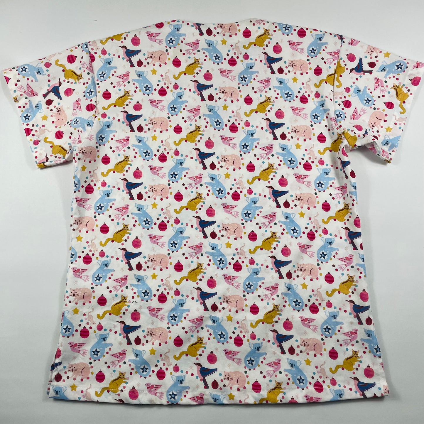 Festive Fauna Fun Scrub Top - last one Relaxed fit S!