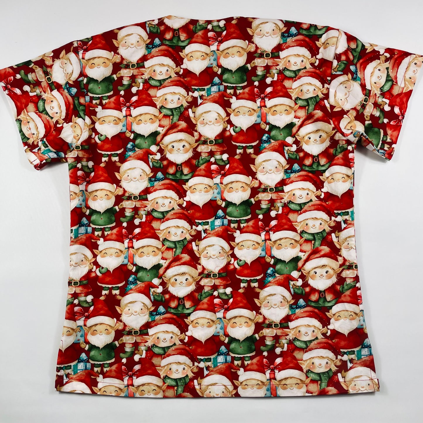 Santa’s Workshop Fun Scrub Top - last one Relaxed fit S!