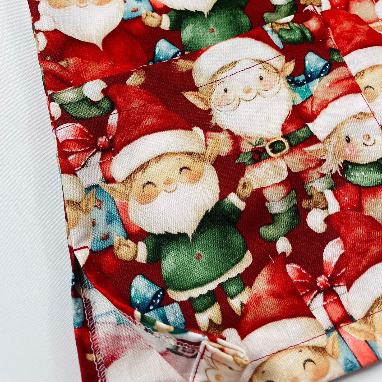 Santa’s Workshop Fun Scrub Top - last one Relaxed fit S!