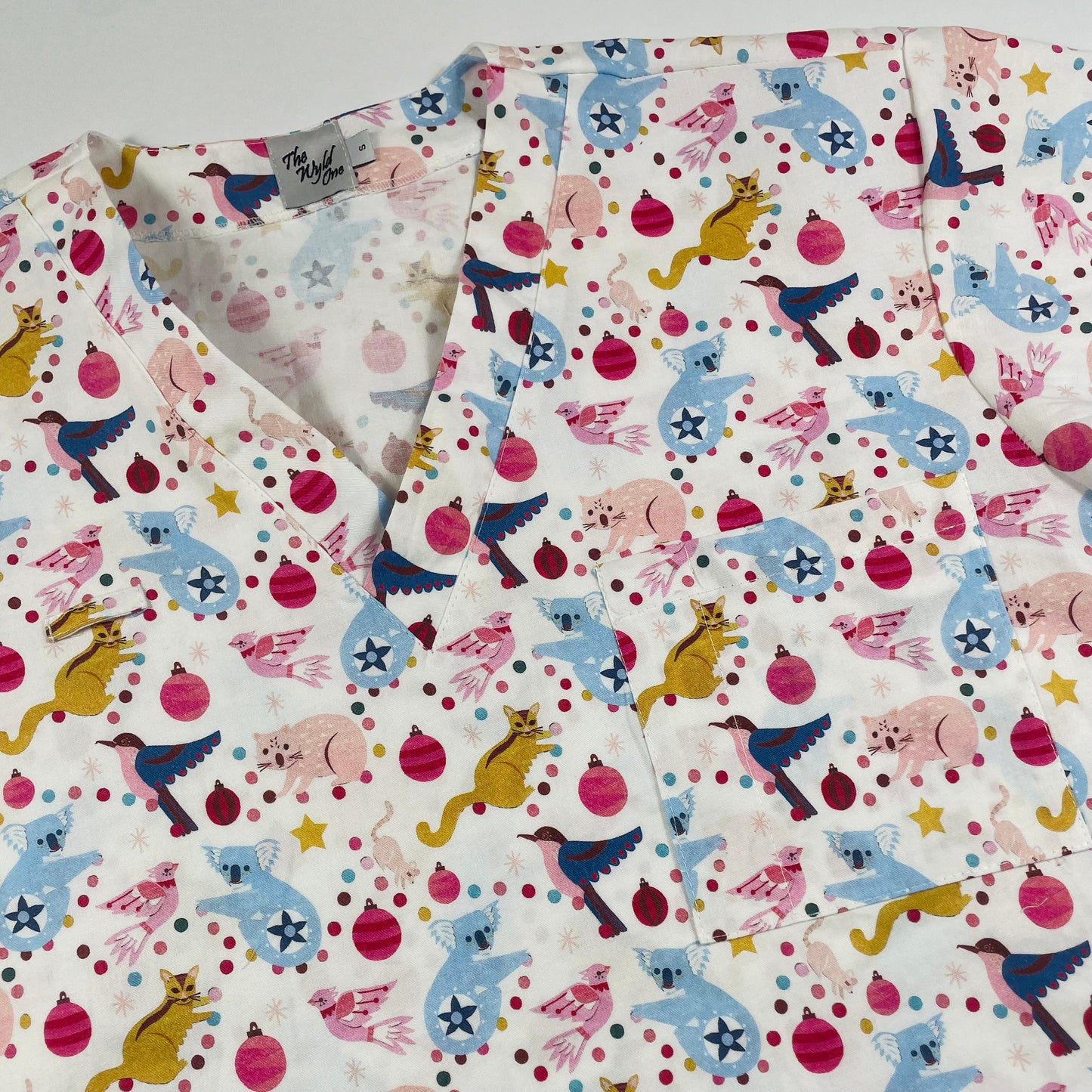 Festive Fauna Fun Scrub Top - last one Relaxed fit S!